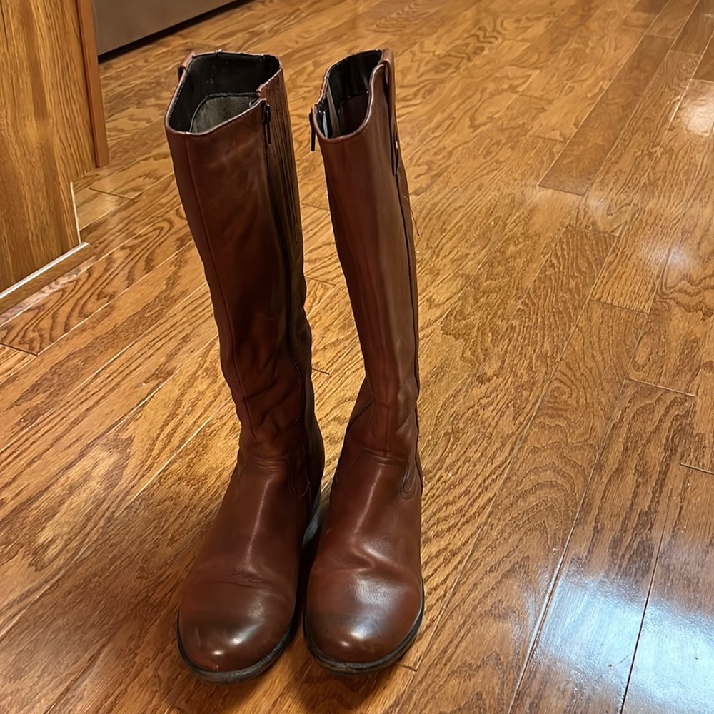 Clarks riding boots size 8.5